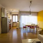 Solaris With Swimming Pool דירה לאזיסה